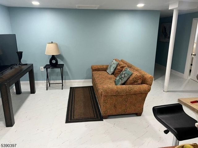 505 Knopf St, Linden City, NJ 07036