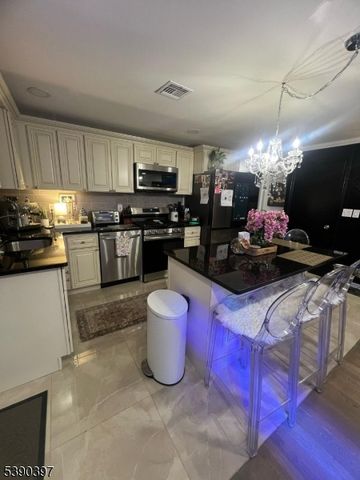 505 Knopf St, Linden City, NJ 07036