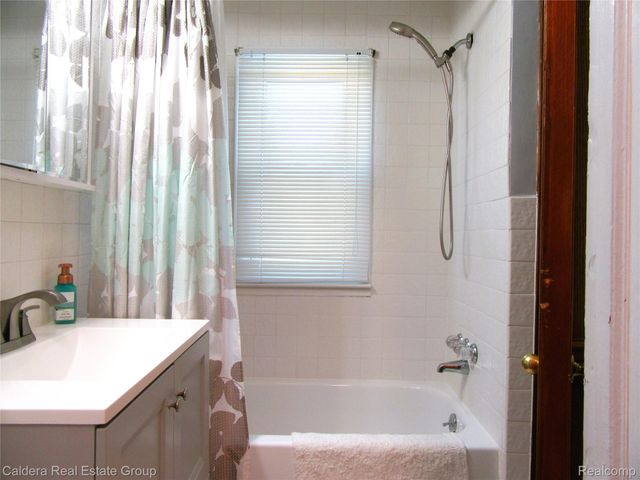 27304 Delton Street, Madison Heights, MI 48071