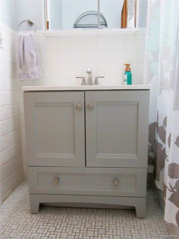 27304 Delton Street, Madison Heights, MI 48071