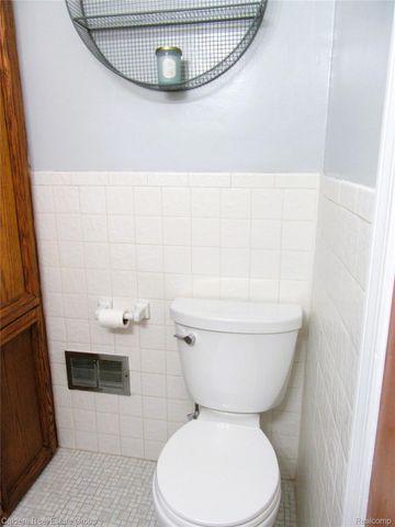 27304 Delton Street, Madison Heights, MI 48071