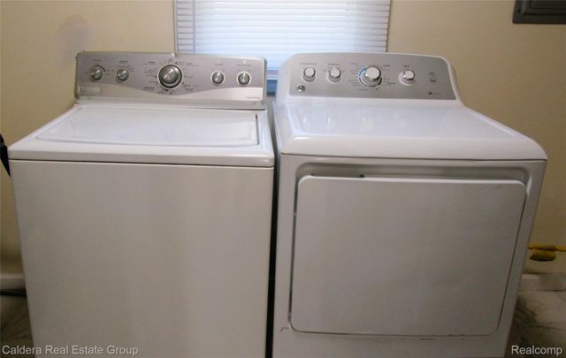 27304 Delton Street, Madison Heights, MI 48071