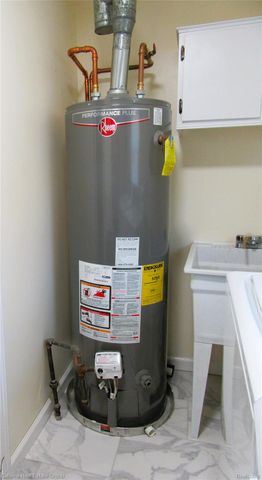 27304 Delton Street, Madison Heights, MI 48071