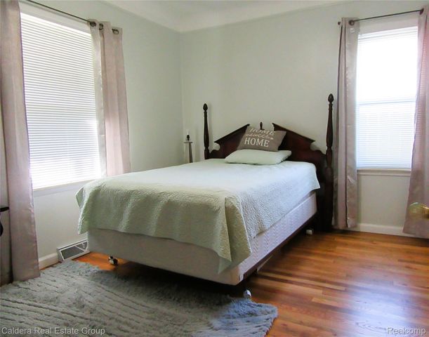 27304 Delton Street, Madison Heights, MI 48071