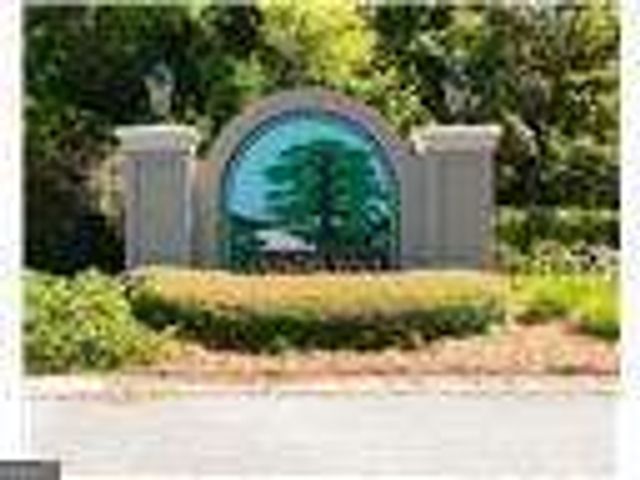 407 Country Walk Circle, Brunswick, GA 31525