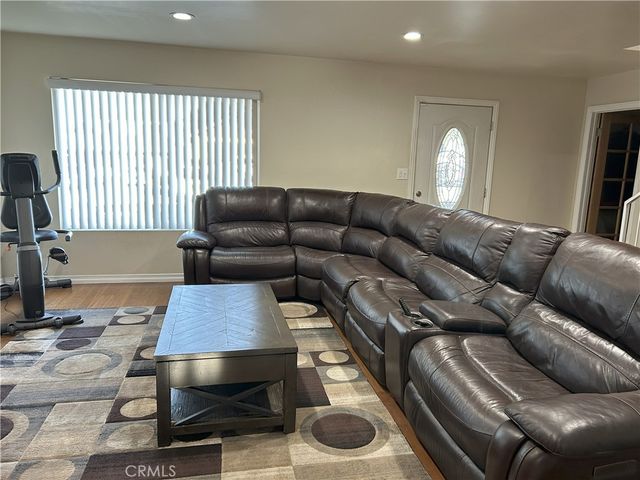3246 Locust Avenue, Long Beach, CA 90807