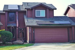 924 E Oakridge Avenue, Visalia, CA 93292