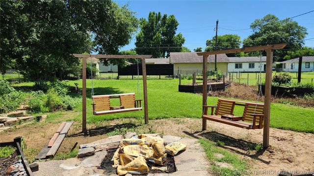 1828 E 10th Street, Okmulgee, OK 74447
