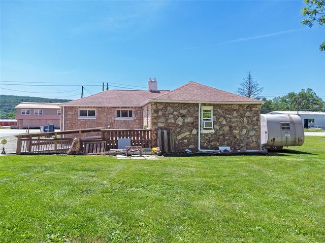 1065 University Dr, Connellsville, PA 15425