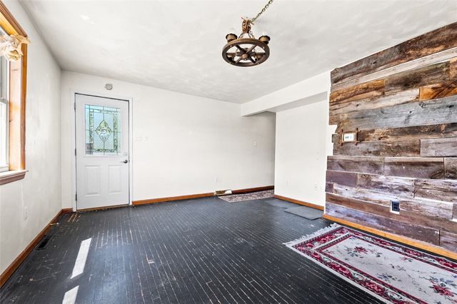 1065 University Dr, Connellsville, PA 15425