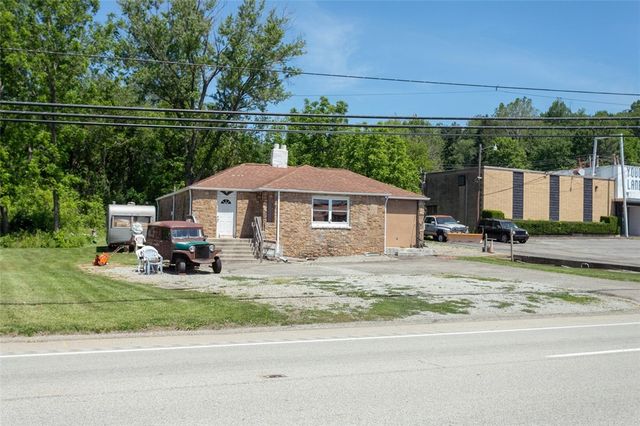 1065 University Dr, Connellsville, PA 15425