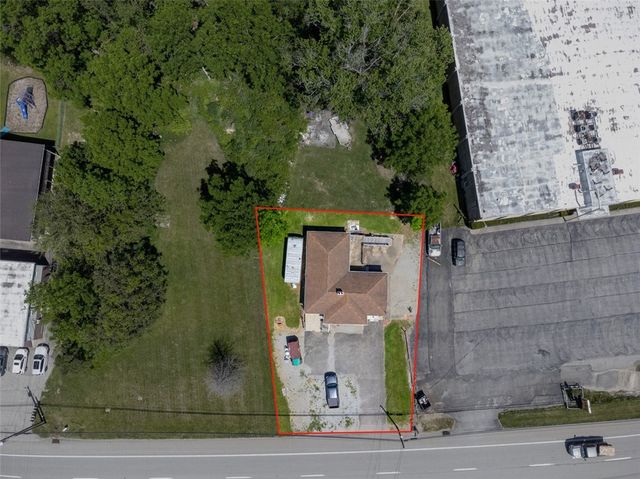 1065 University Dr, Connellsville, PA 15425