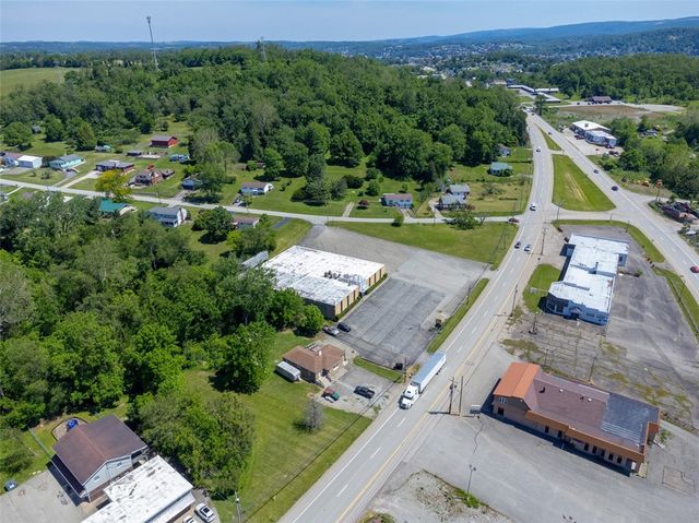 1065 University Dr, Connellsville, PA 15425