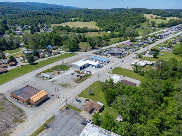 1065 University Dr, Connellsville, PA 15425