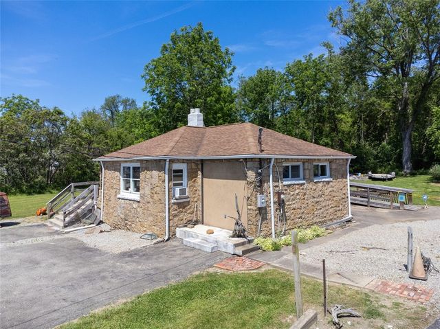 1065 University Dr, Connellsville, PA 15425