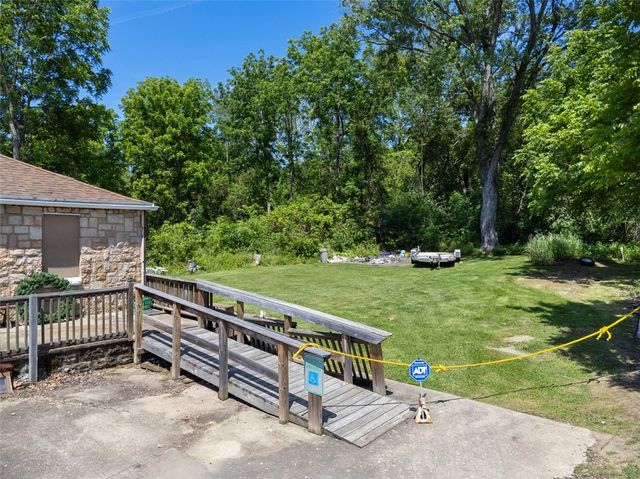 1065 University Dr, Connellsville, PA 15425