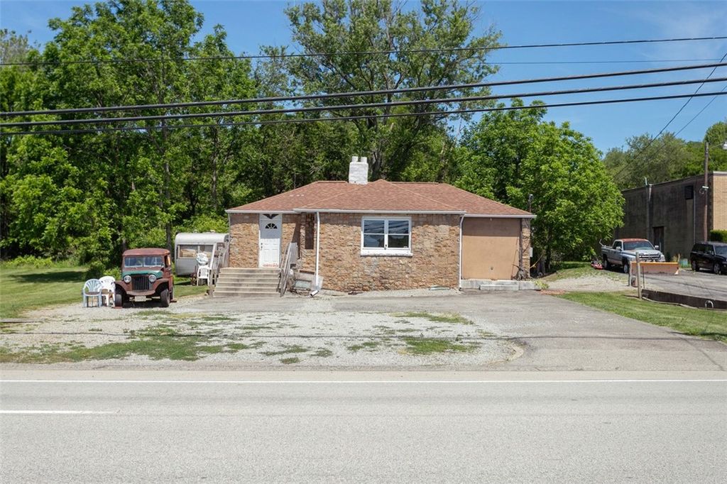 1065 University Dr, Connellsville, PA 15425