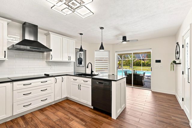 650 SE HIDDEN RIVER Drive, Port St. Lucie, Port St Lucie, FL 34983