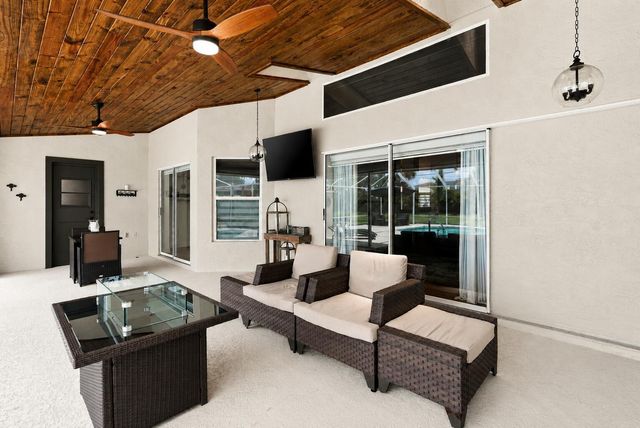 650 SE HIDDEN RIVER Drive, Port St. Lucie, Port St Lucie, FL 34983