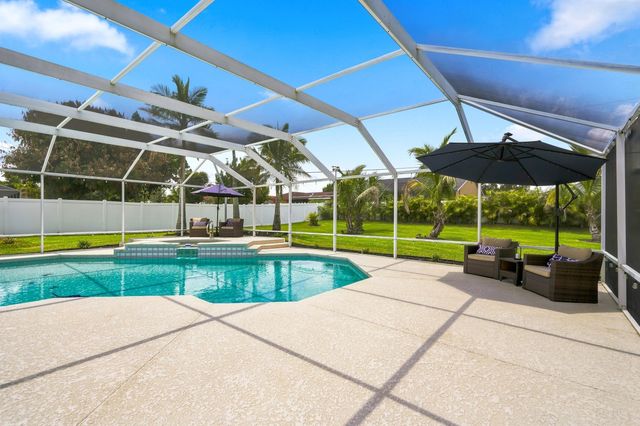 650 SE HIDDEN RIVER Drive, Port St. Lucie, Port St Lucie, FL 34983