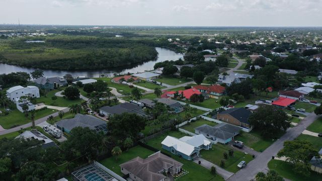 650 SE HIDDEN RIVER Drive, Port St. Lucie, Port St Lucie, FL 34983