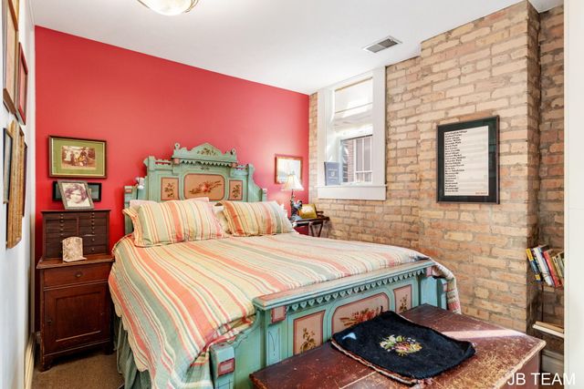 17 W 10th Street 220, Holland, MI 49423