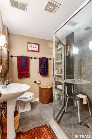 17 W 10th Street 220, Holland, MI 49423