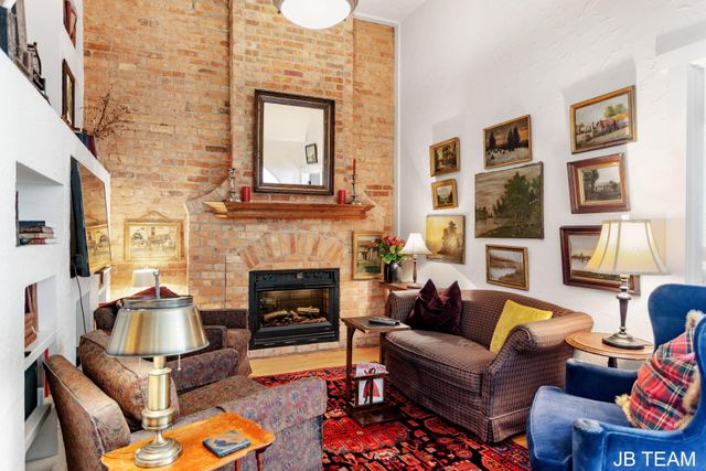 17 W 10th Street 220, Holland, MI 49423