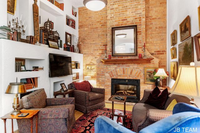 17 W 10th Street 220, Holland, MI 49423