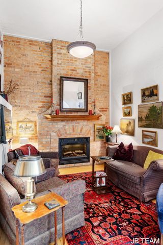 17 W 10th Street 220, Holland, MI 49423