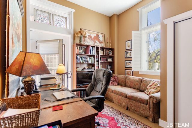 17 W 10th Street 220, Holland, MI 49423