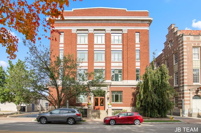 17 W 10th Street 220, Holland, MI 49423