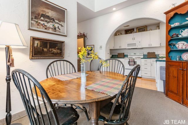 17 W 10th Street 220, Holland, MI 49423