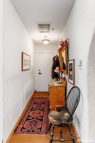 17 W 10th Street 220, Holland, MI 49423