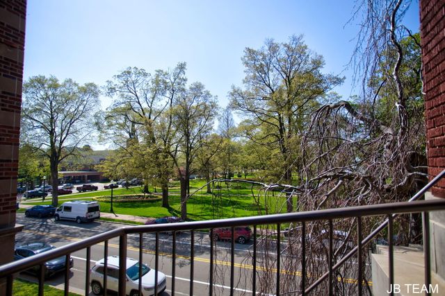 17 W 10th Street 220, Holland, MI 49423
