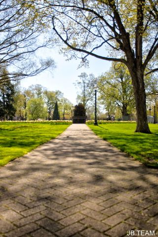 17 W 10th Street 220, Holland, MI 49423