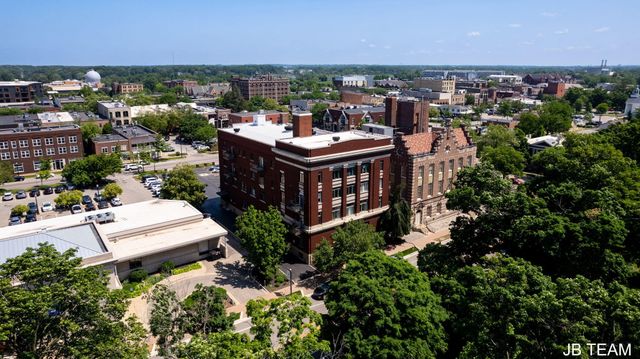 17 W 10th Street 220, Holland, MI 49423