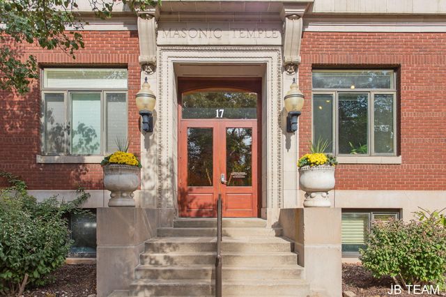 17 W 10th Street 220, Holland, MI 49423