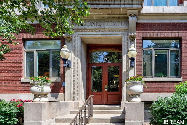 17 W 10th Street 220, Holland, MI 49423