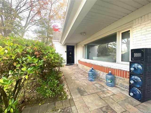 60 Gristmill Lane, Great Neck, NY 11023