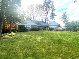 60 Gristmill Lane, Great Neck, NY 11023