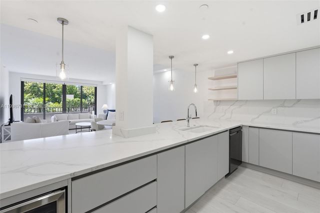 251 Crandon Blvd 202, Key Biscayne, FL 33149