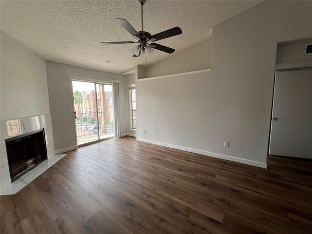 2121 Hepburn Street 1212, Houston, TX 77054