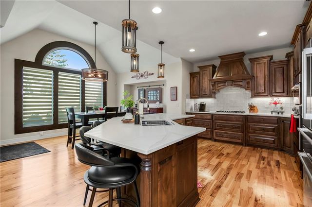 6110 NW 103rd Street, Kansas City, MO 64154