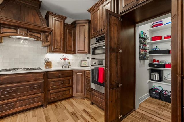 6110 NW 103rd Street, Kansas City, MO 64154