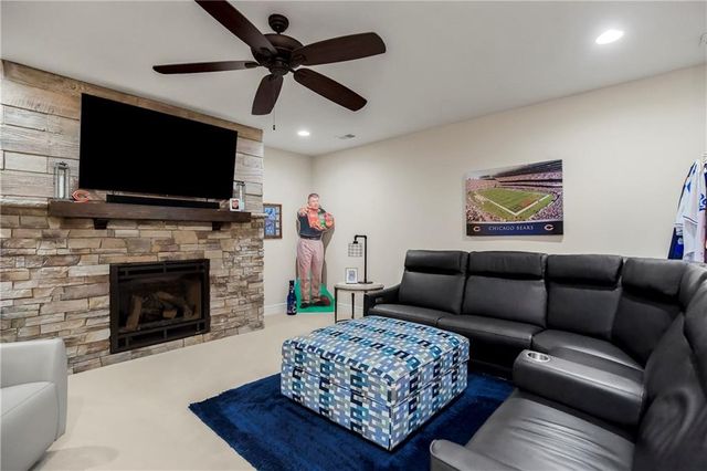 6110 NW 103rd Street, Kansas City, MO 64154