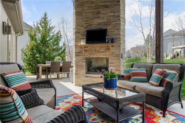 6110 NW 103rd Street, Kansas City, MO 64154