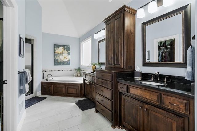 6110 NW 103rd Street, Kansas City, MO 64154