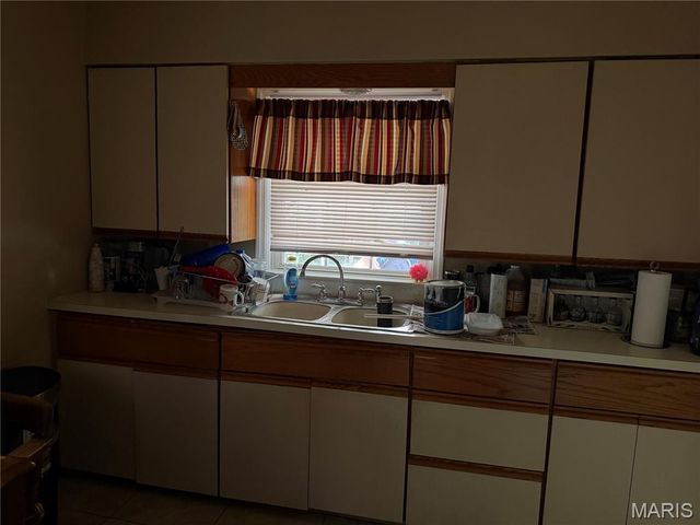 805 N 17th Street, Belleville, IL 62226