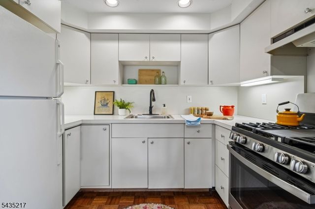 658 Ridgewood Rd 1, Maplewood Twp., NJ 07040